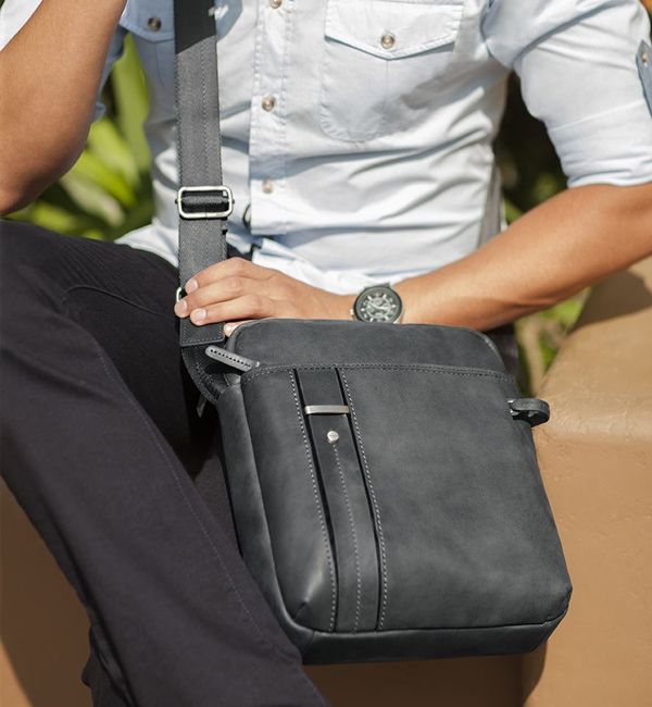 Men’s Messenger